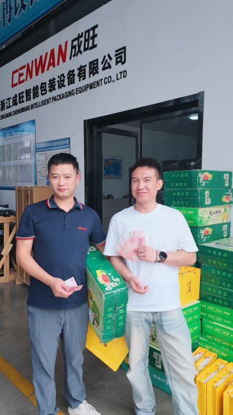 Colleagues pose with their Mid-Autumn Festival gifts at Cenwan.